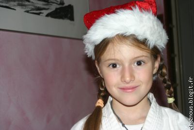 Emilie, qui attend le pére-noël, ou plutôt les cadeaux !